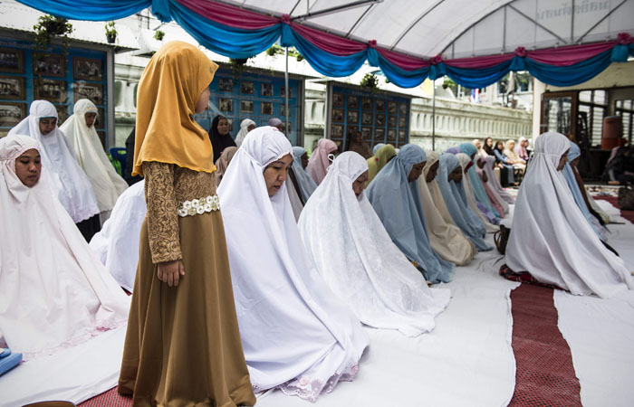 به‌ وێنه‌.. موسڵمانانى جيهان جه‌ژن پيرۆز ده‌كه‌ن